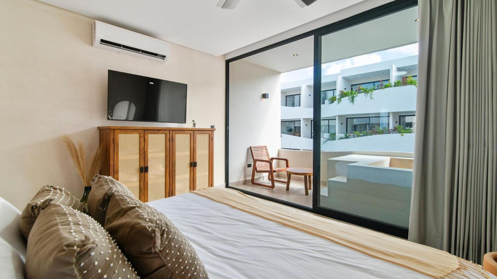 Guest - Elements Hotel