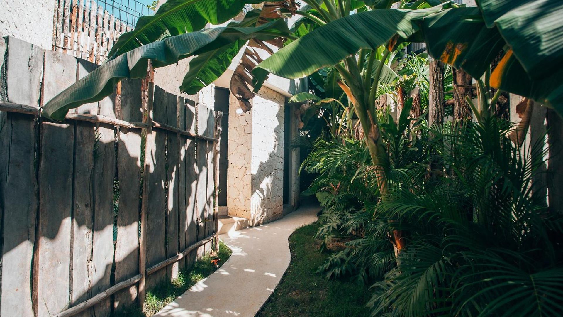 Jungle Rooftop -priv Pool-bathtub-jacuzzi 2a *