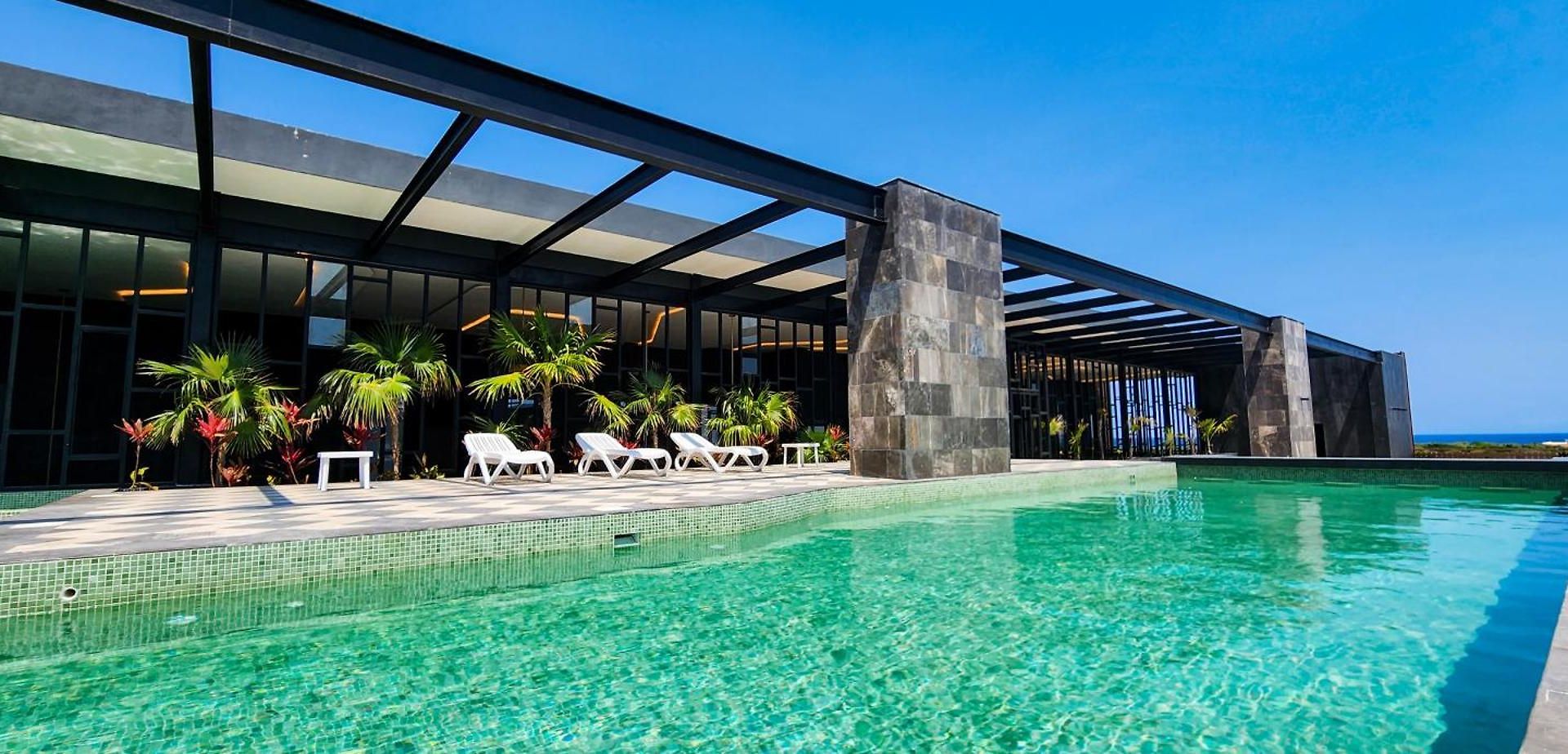 Seascape Near The With A Sea-view Rooftop And Infinity Pool
