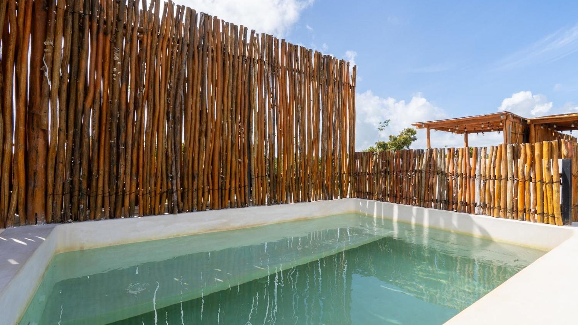 Moonstone - With Private Pool And 24hrs Security & Club Access *