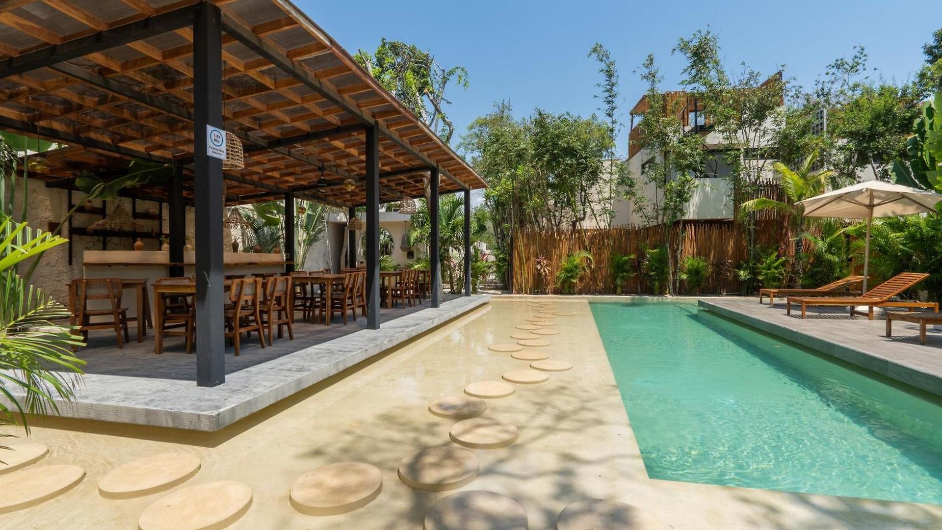 Moonstone - With Private Pool And 24hrs Security & Club Access *