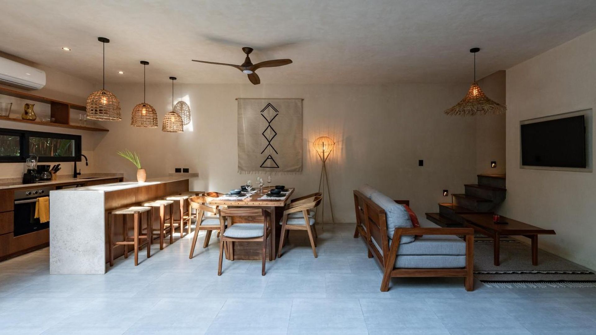 Moonstone - With Private Pool And 24hrs Security & Club Access *