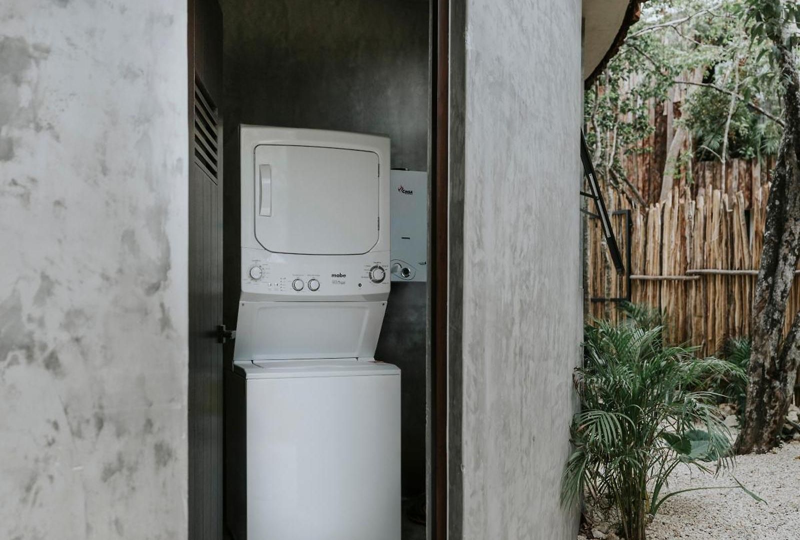 Media Luna Boho Chic E11 Pvt Pool Concierge