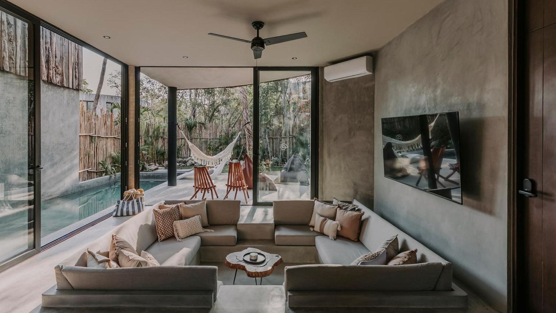 Media Luna Boho Chic E11 Pvt Pool Concierge