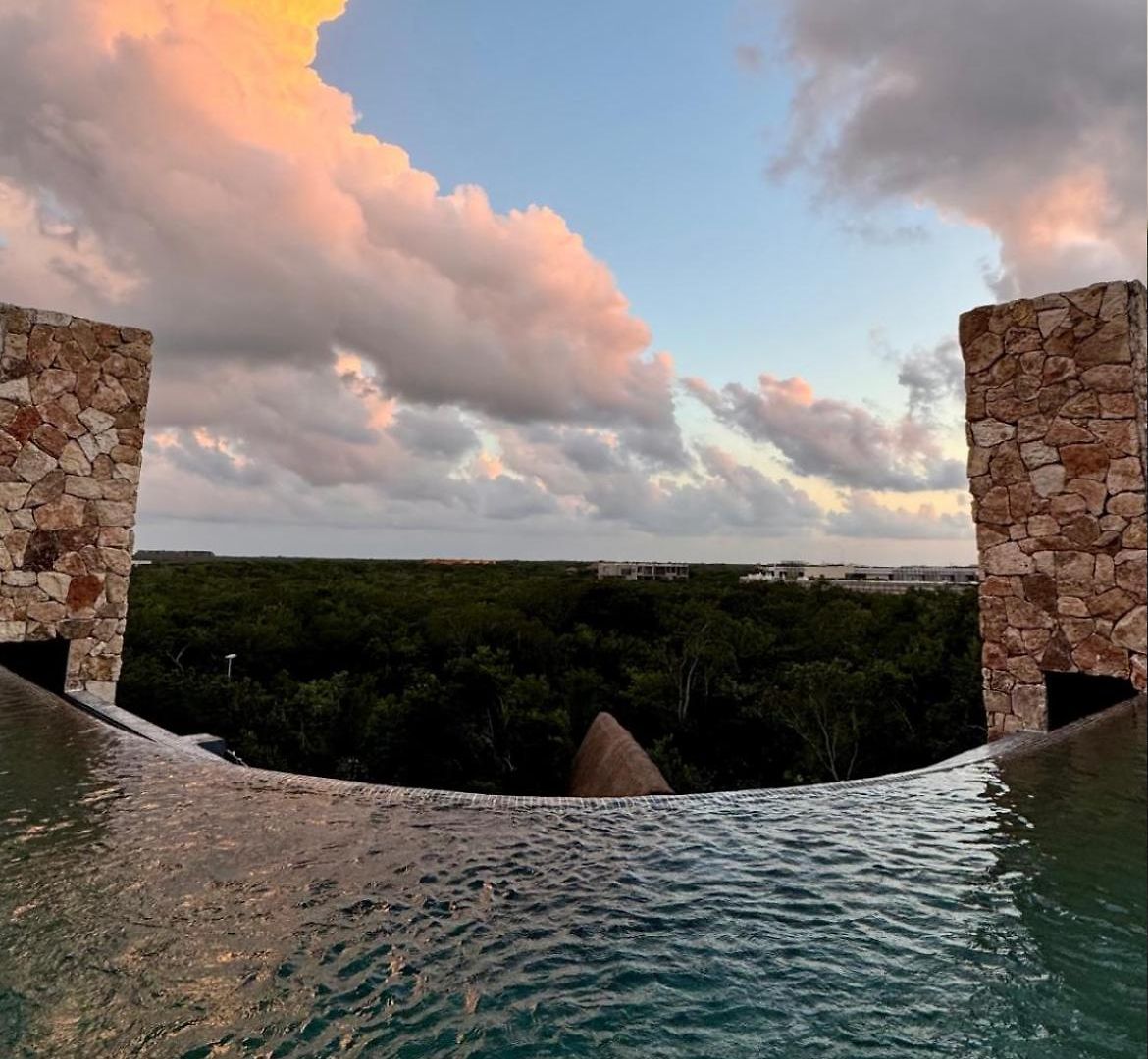Exclusivo! 2 Dormitorios, 4 Camas, De 1 A 6 Huéspedes Con Terraza Directo A La Alberca Y Otra Alberca Azotea Wifi , Gym , Sauna, Elevador Y Mas!!! * Tulum