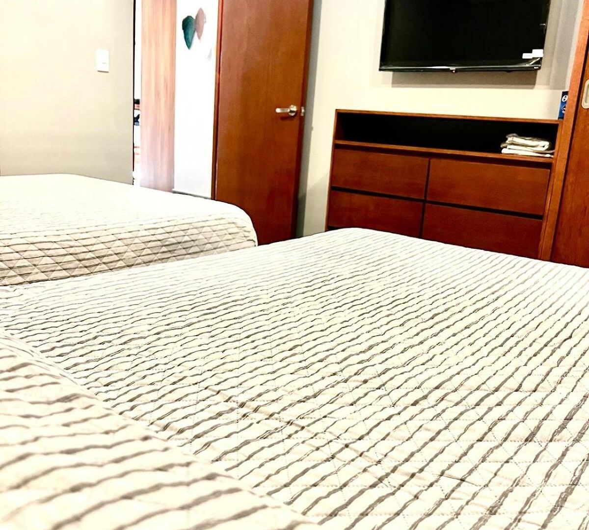 Exclusivo! 2 Dormitorios, 4 Camas, De 1 A 6 Huéspedes Con Terraza Directo A La Alberca Y Otra Alberca Azotea Wifi , Gym , Sauna, Elevador Y Mas!!! Apartamento *