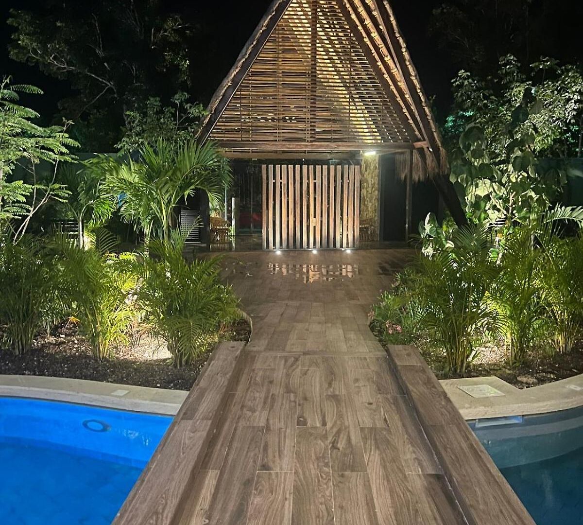 Exclusivo! 2 Dormitorios, 4 Camas, De 1 A 6 Huéspedes Con Terraza Directo A La Alberca Y Otra Alberca Azotea Wifi , Gym , Sauna, Elevador Y Mas!!! *