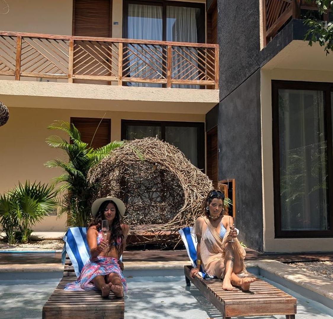 Jacuzzi Retreat Sunrise Haven Apartment *