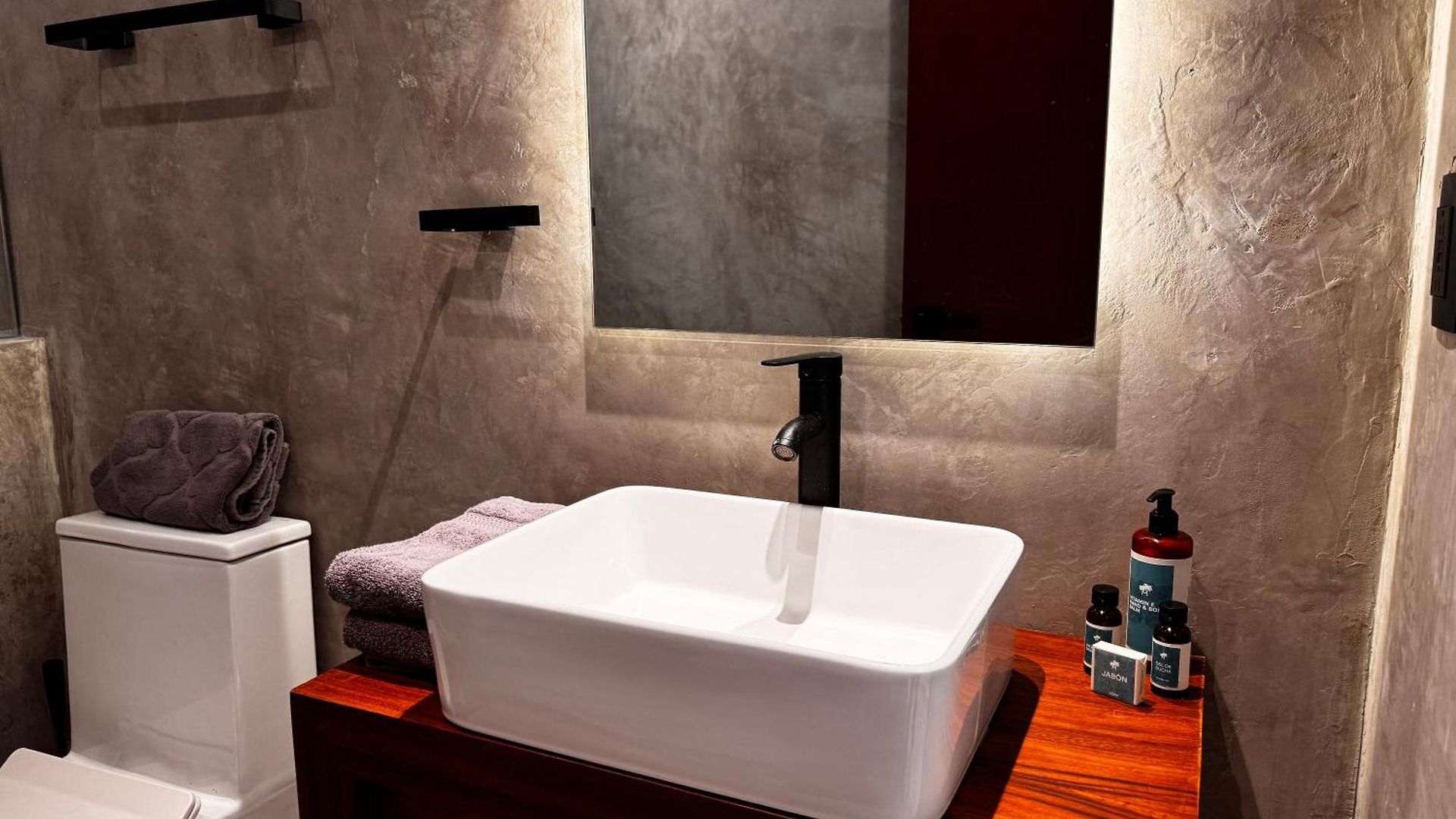 Nook Luxury Condohotel By Marea