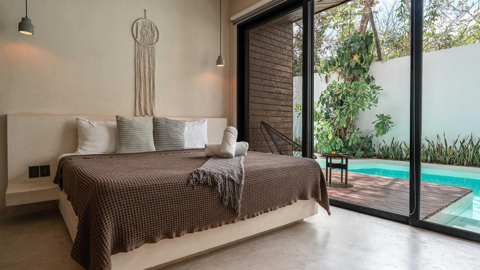 Waterhouse Deluxe Private Pool 10 Pax