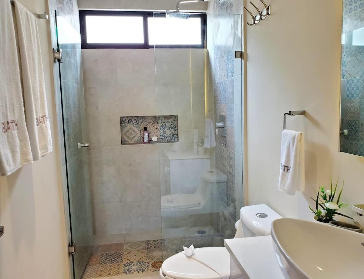 Apartment Private Jungle Cool Pool 500 Mbps Wi-fi 3 Bikes King Bed *
