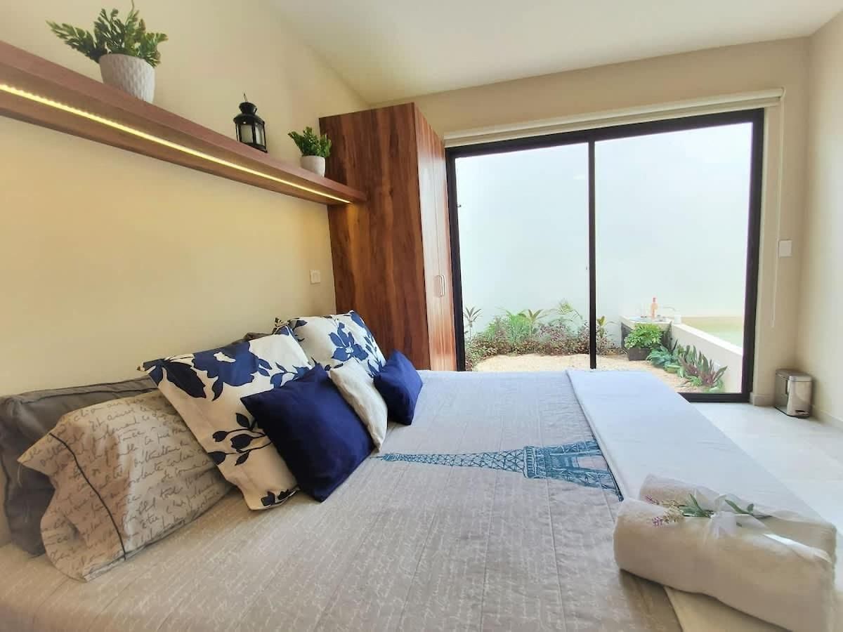 Private Jungle Cool Pool 500 Mbps Wi-fi 3 Bikes King Bed Apartment