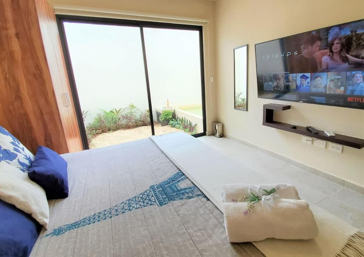 Apartment Private Jungle Cool Pool 500 Mbps Wi-fi 3 Bikes King Bed