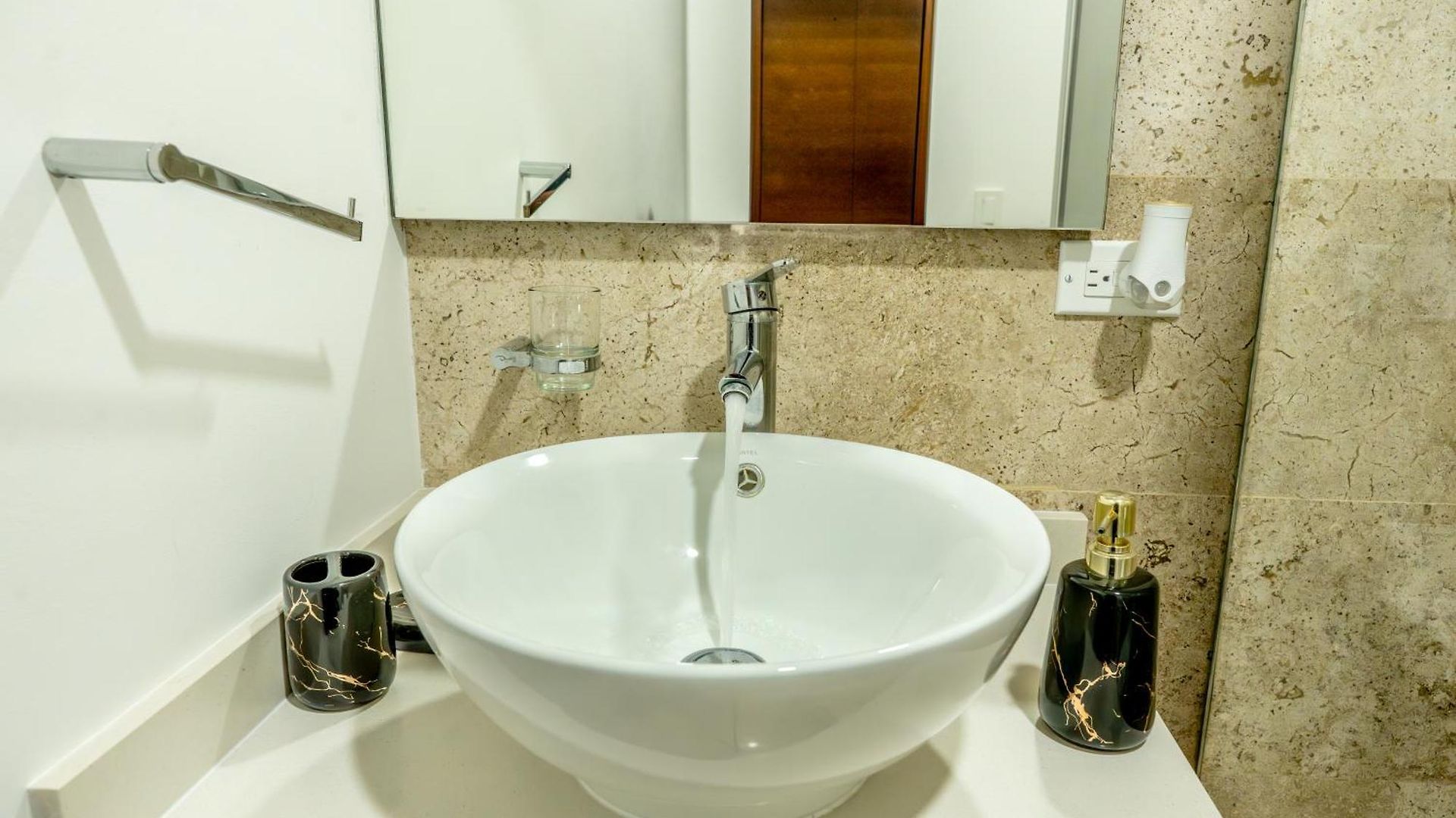 Bed & Breakfast Menesse 4*