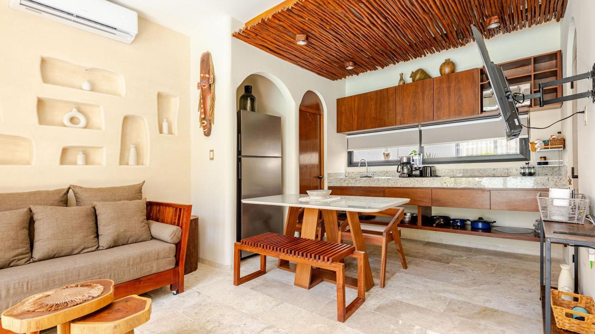 Ocean Breeze - A Few Steps From The Beach!
