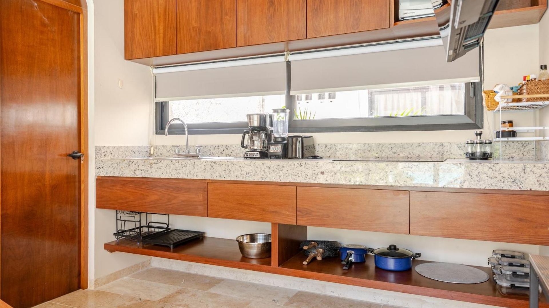 Ocean Breeze - A Few Steps From The Beach!