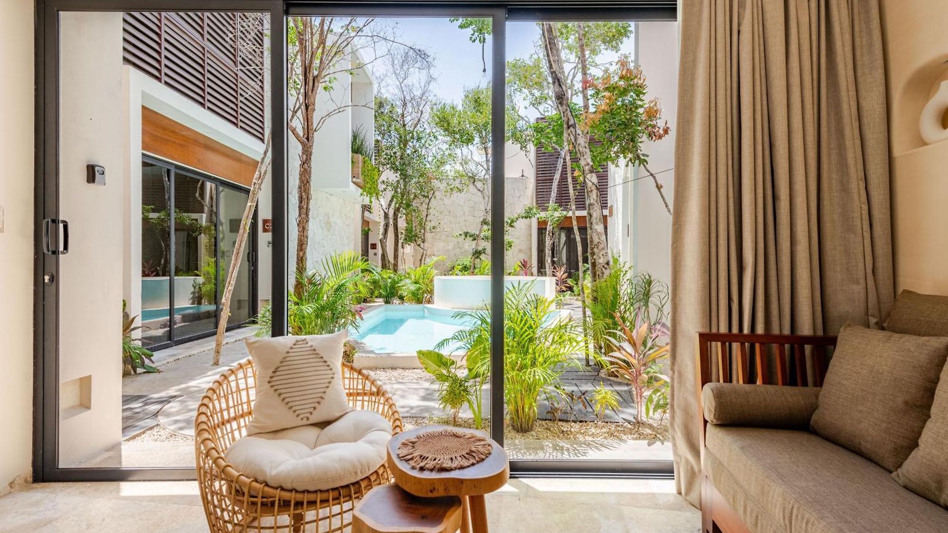 Villa Ocean Breeze - A Few Steps From The Beach!