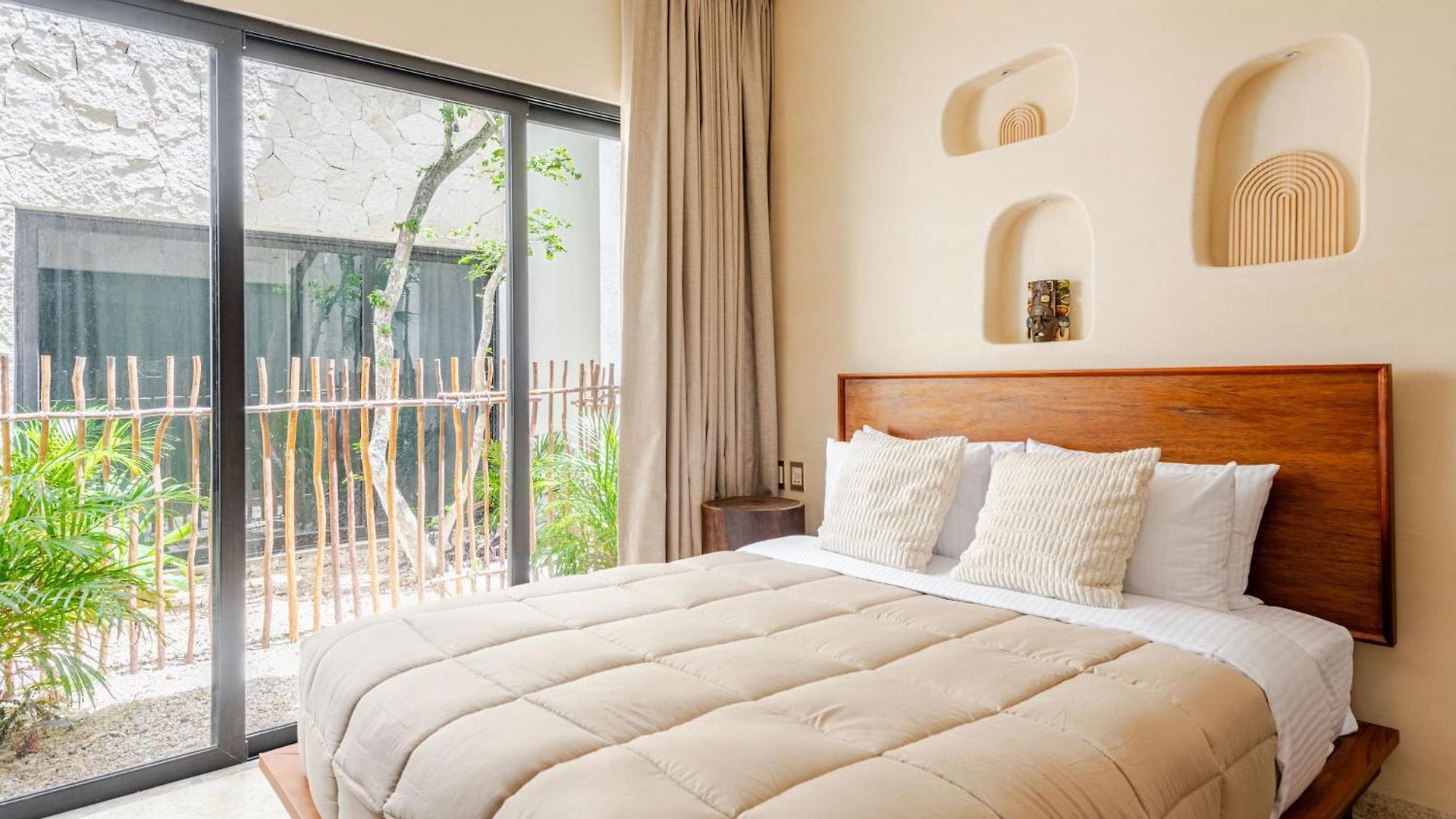 Ocean Breeze - A Few Steps From The Beach!