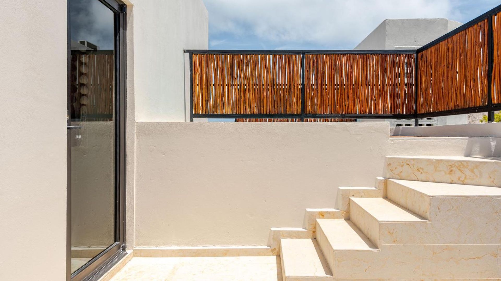 Villa Ocean Breeze - A Few Steps From The Beach!