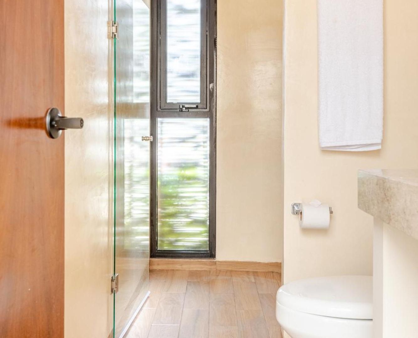 Ocean Breeze - A Few Steps From The Beach! *
