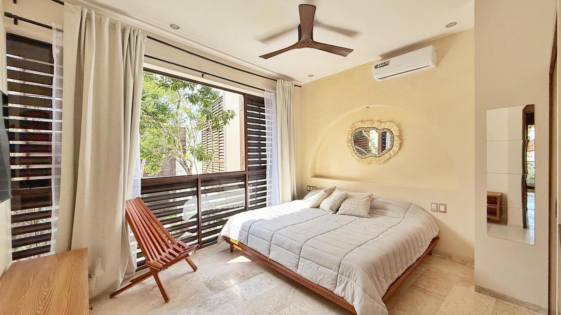 Ocean Breeze - A Few Steps From The Beach!