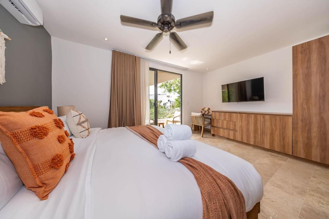 Holiday home King W Private Balcony Rooftop Pool And Gym