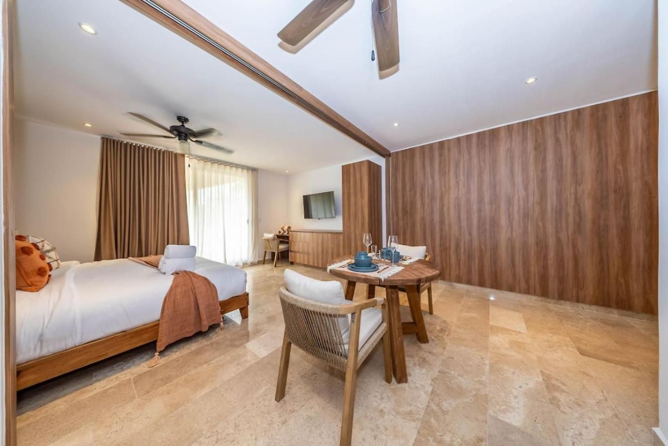Holiday home King W Private Balcony Rooftop Pool And Gym *