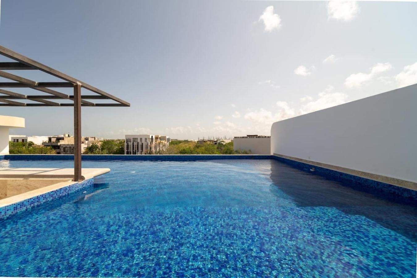 King W Private Balcony Rooftop Pool And Gym Holiday home Tulum