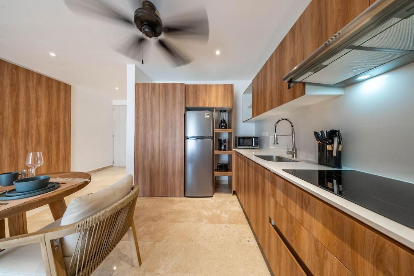 King W Private Balcony Rooftop Pool And Gym Holiday home *