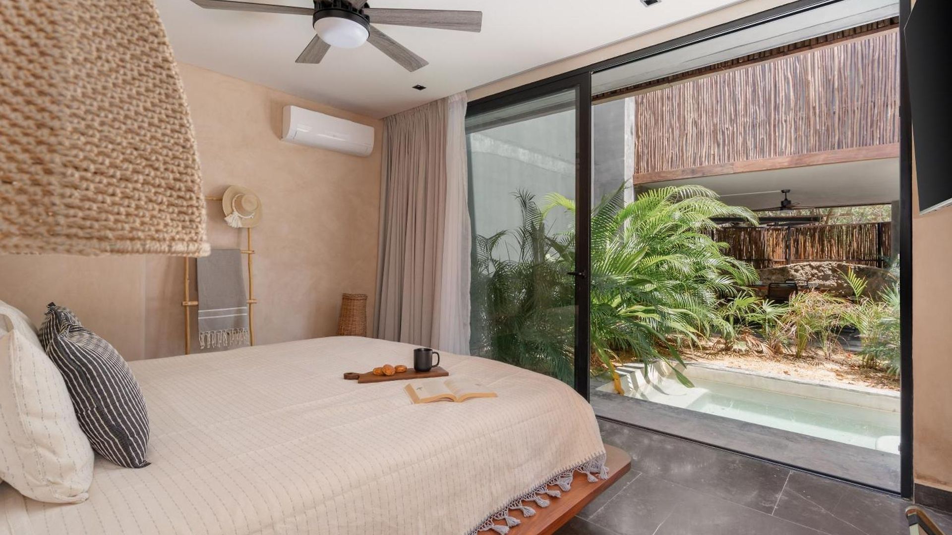 Exclusive 2br Lock-off Huge Terrace & Private Pool Humana Apartment