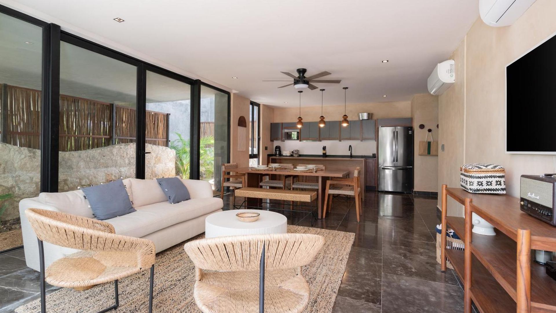 Exclusive 2br Lock-off Huge Terrace & Private Pool Humana Apartment