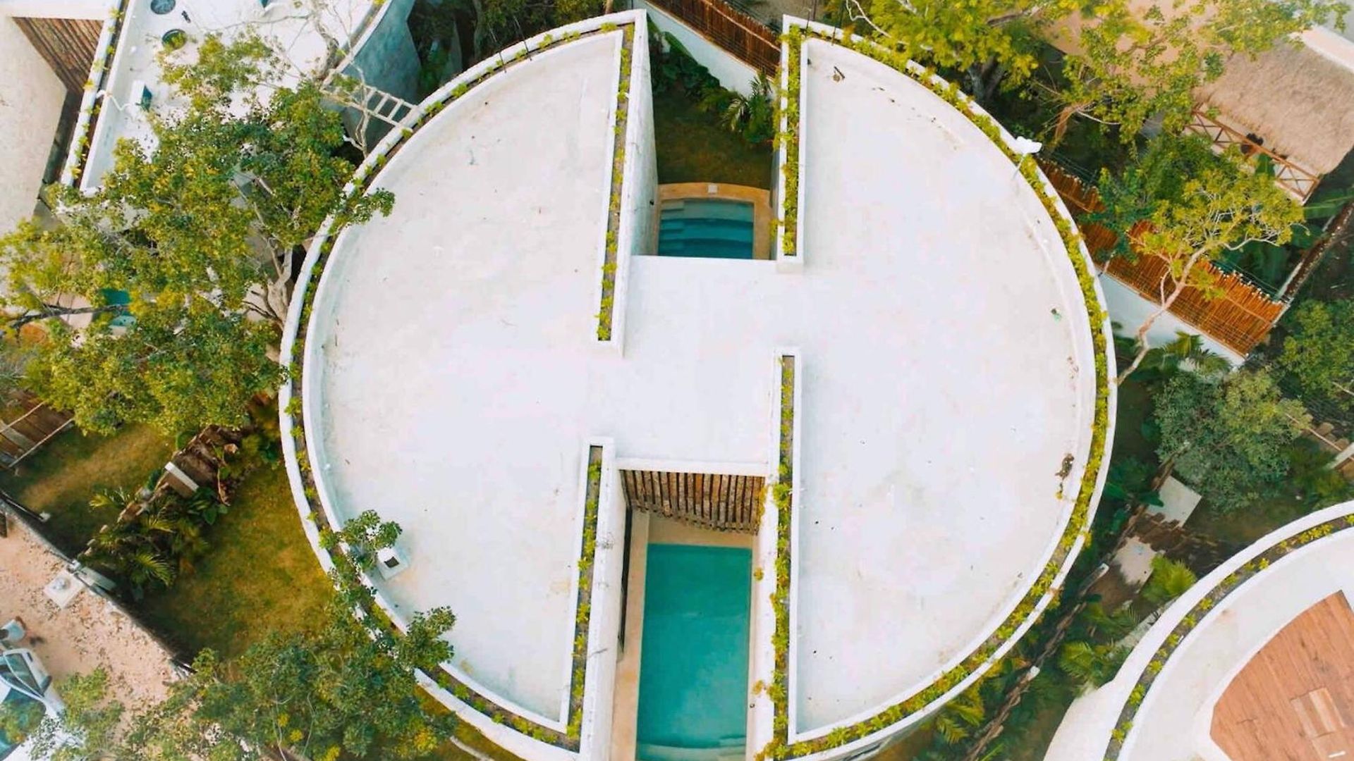 Villa 2 Tropical Bohemian Villas-2 Priv Pool-bbq 3a-3b