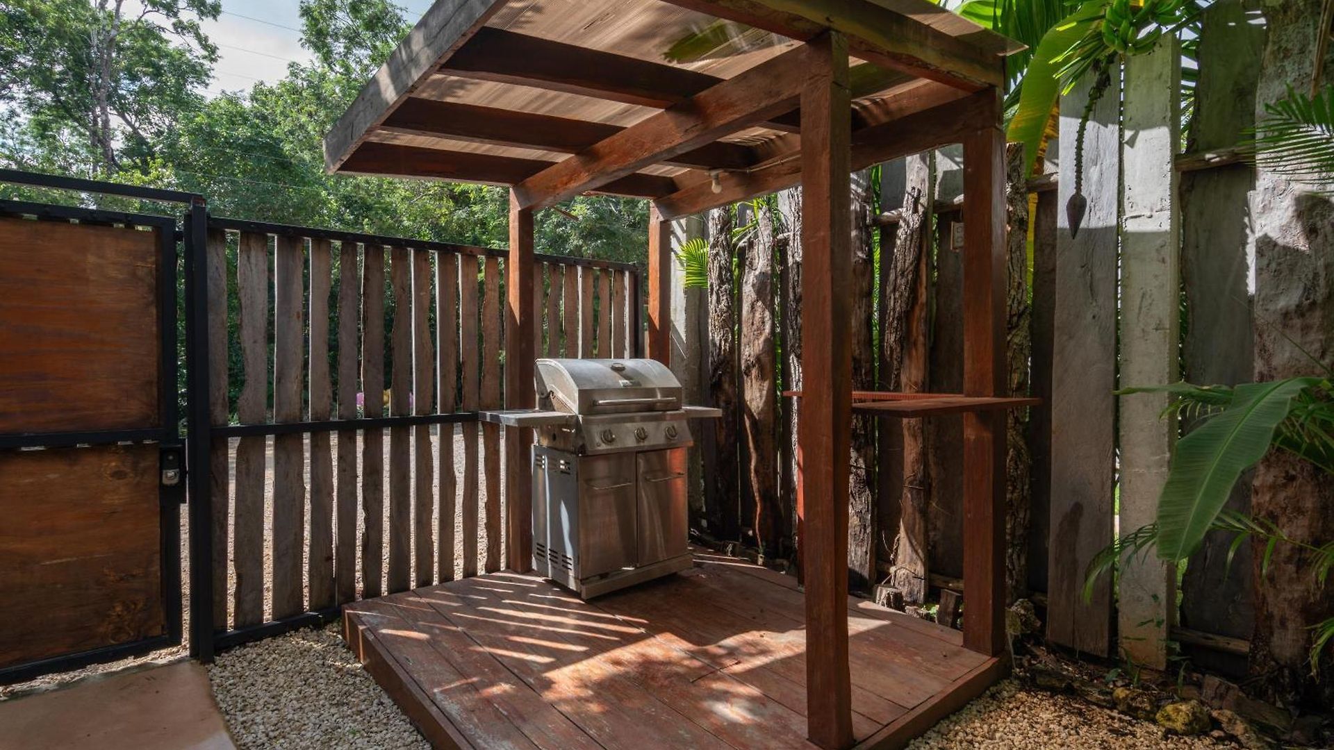 2 Tropical Bohemian Villas-2 Priv Pool-bbq 3a-3b *