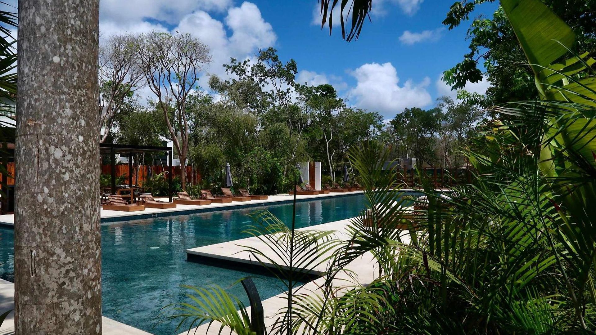Exclusive 4br In Karanda With Pools And Paddle Villa
