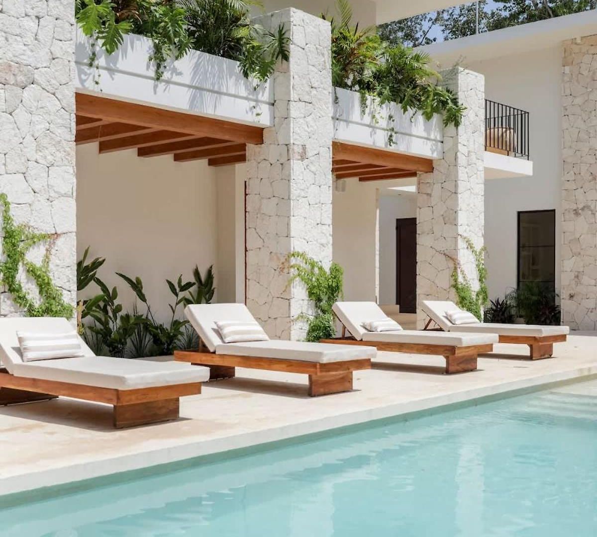 Hacienda Babylon - 9 10 Pools Gym & Sauna