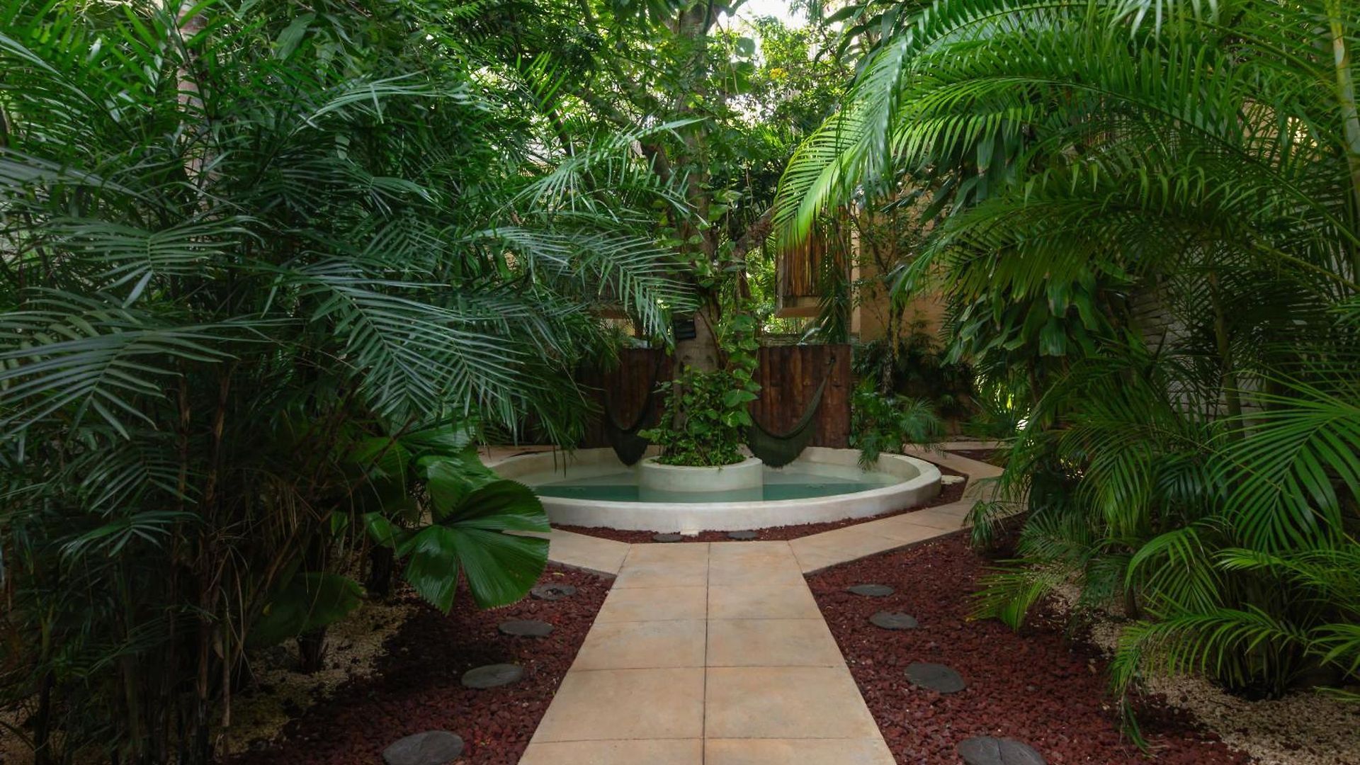 Charming Getaway In Prime Location