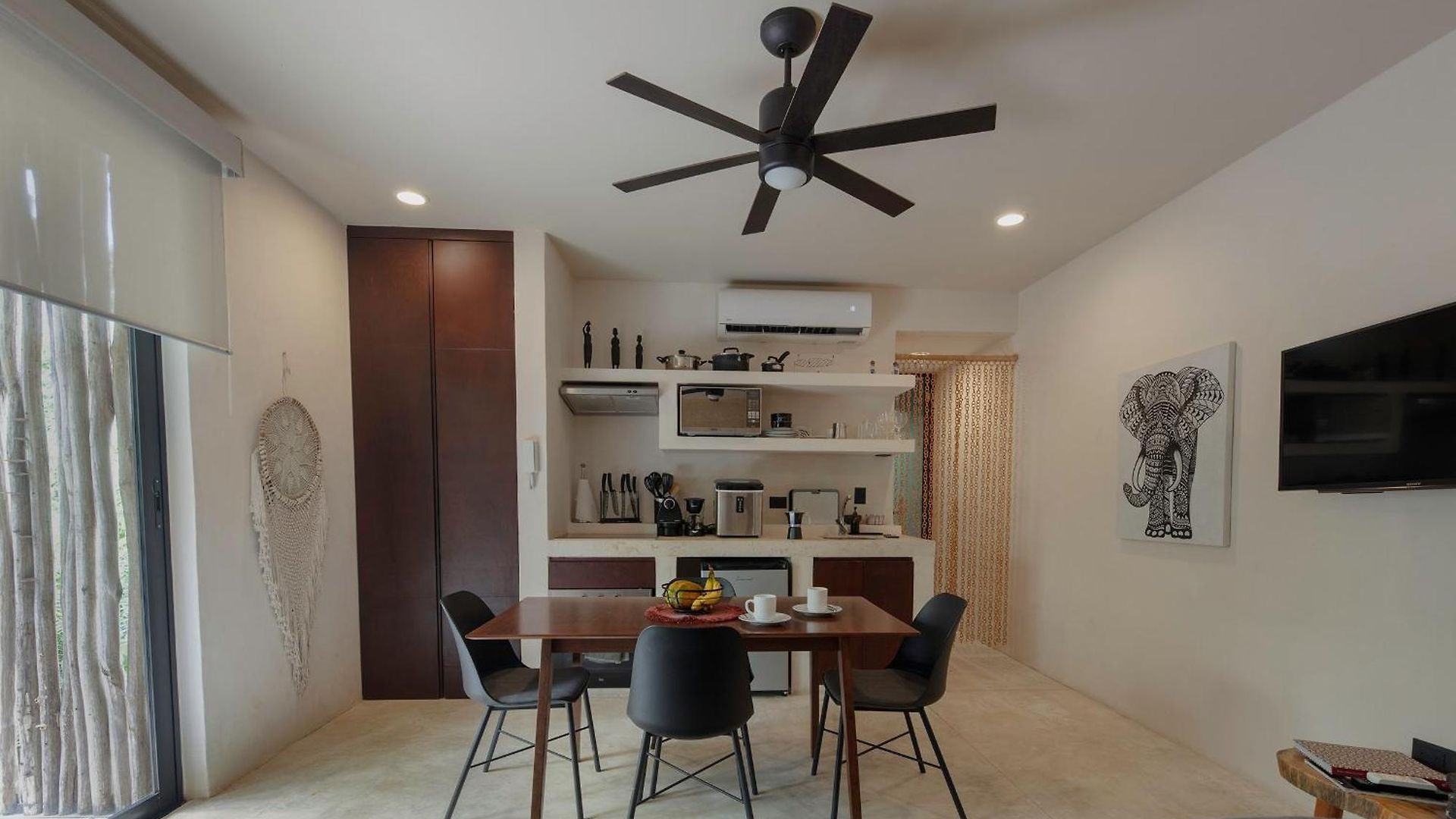 Charming Getaway In Prime Location Apartment *