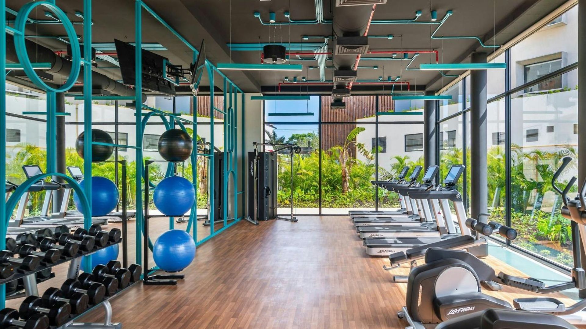 Aloft Hotel 4*