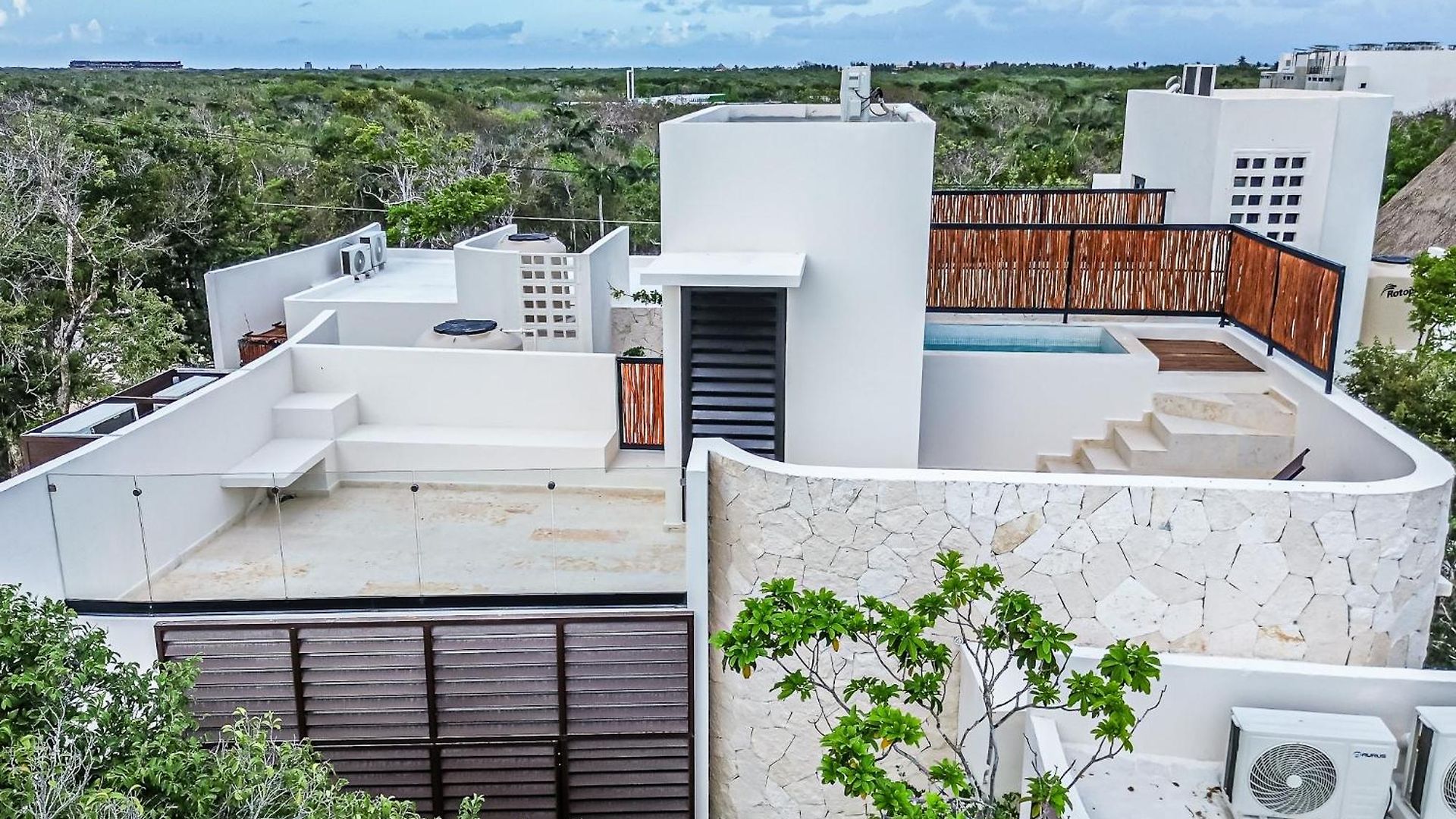 Ocean Breeze - A Few Steps From The Beach! Villa
