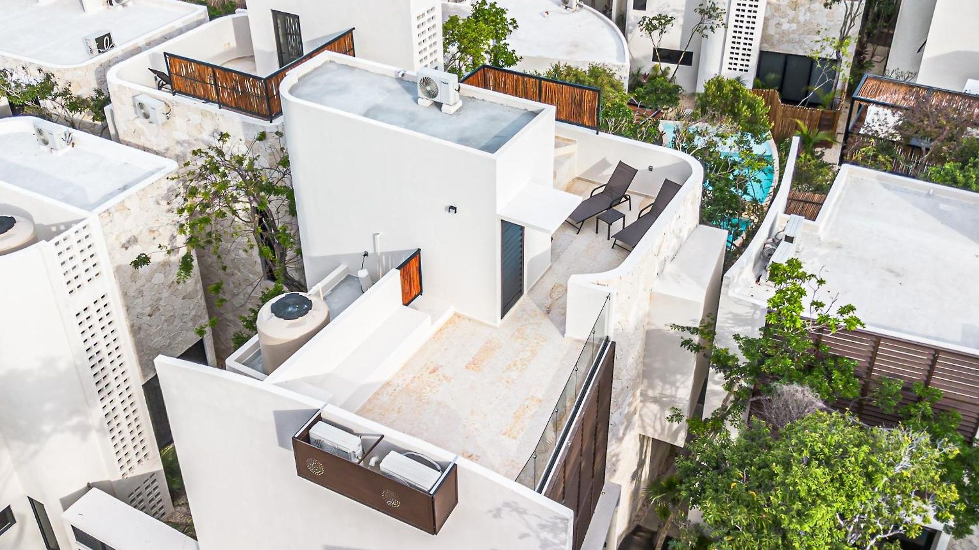 Ocean Breeze - A Few Steps From The Beach! *