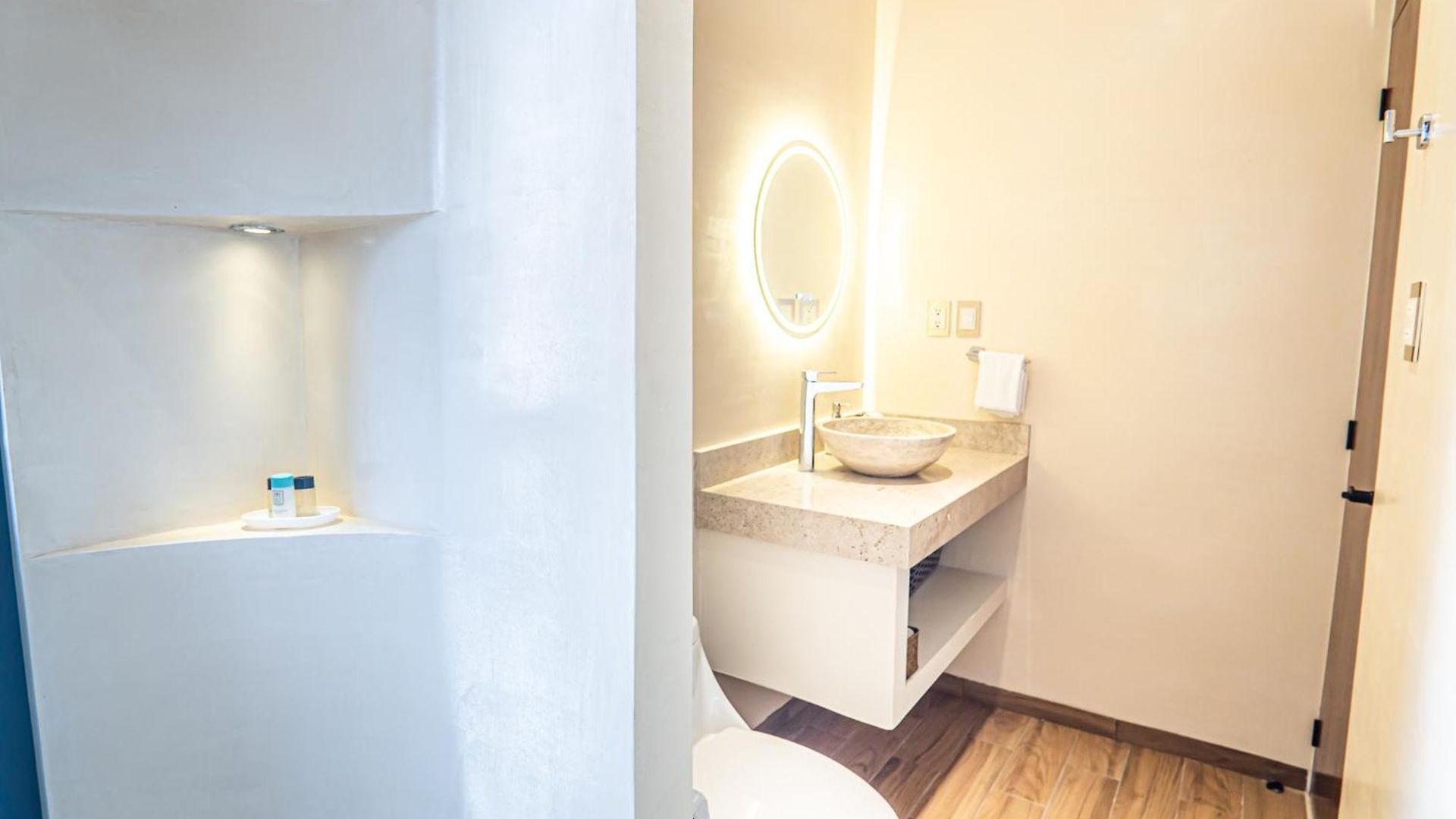 Ocean Breeze - A Few Steps From The Beach! *