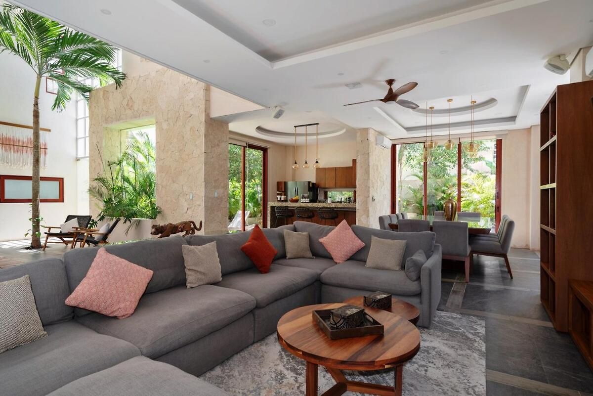 Villa 9br Luxury Aldea Zama, Private Pools & Gym! Tulum