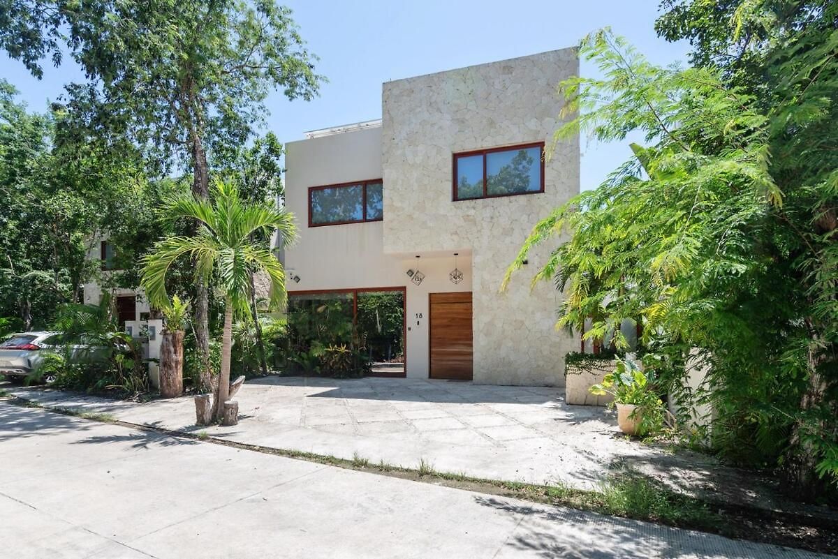 Villa 9br Luxury Aldea Zama, Private Pools & Gym! Tulum