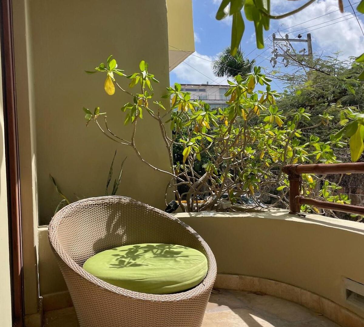 Apartment 2br Kobah 1 Block To & 5th Pool Gym