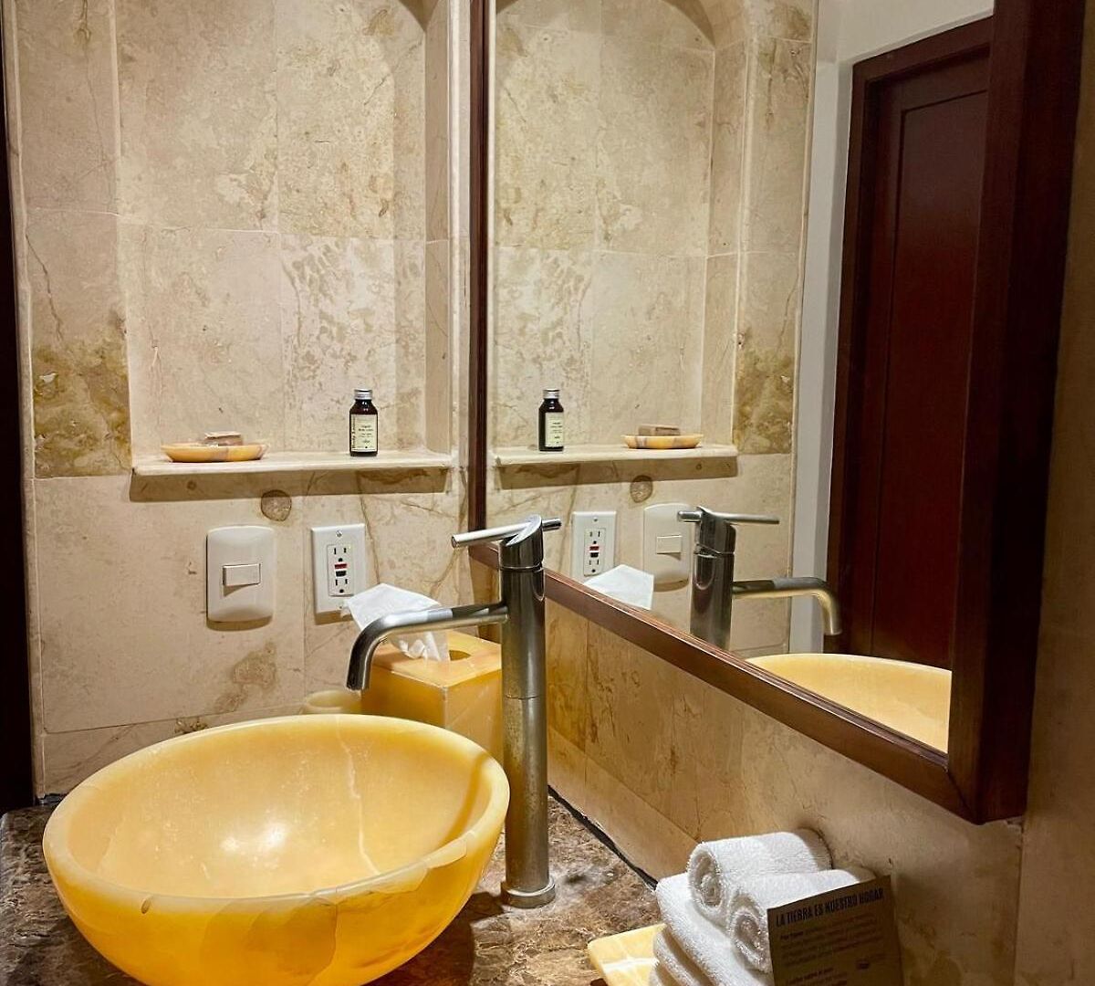 Apartment 2br Kobah 1 Block To & 5th Pool Gym *