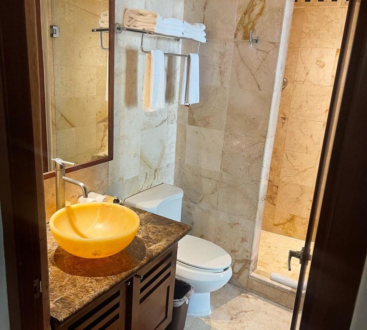 Apartment 2br Kobah 1 Block To & 5th Pool Gym *