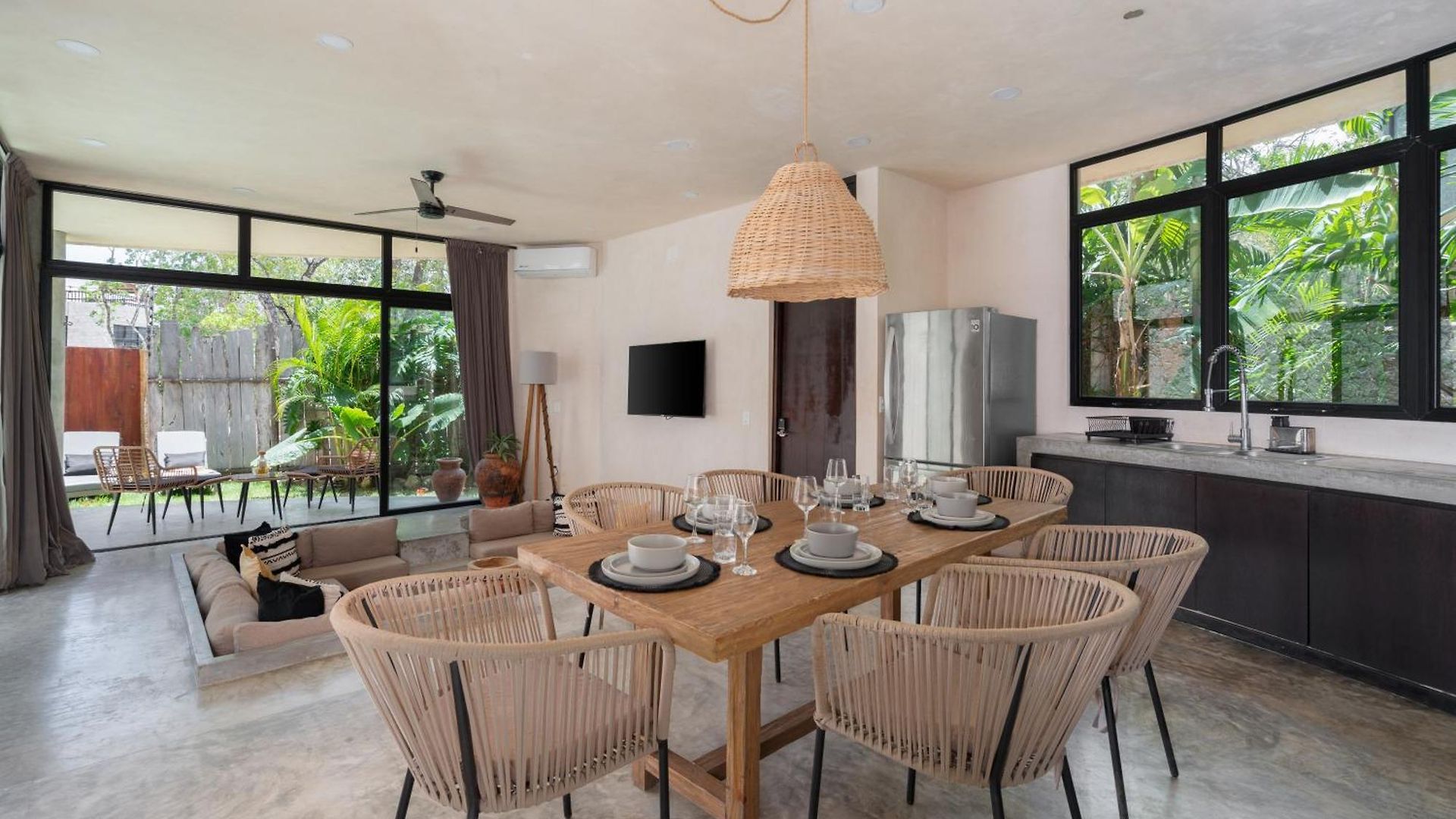 Rousseau Jungle Priv Pool Concierge 1b Villa *