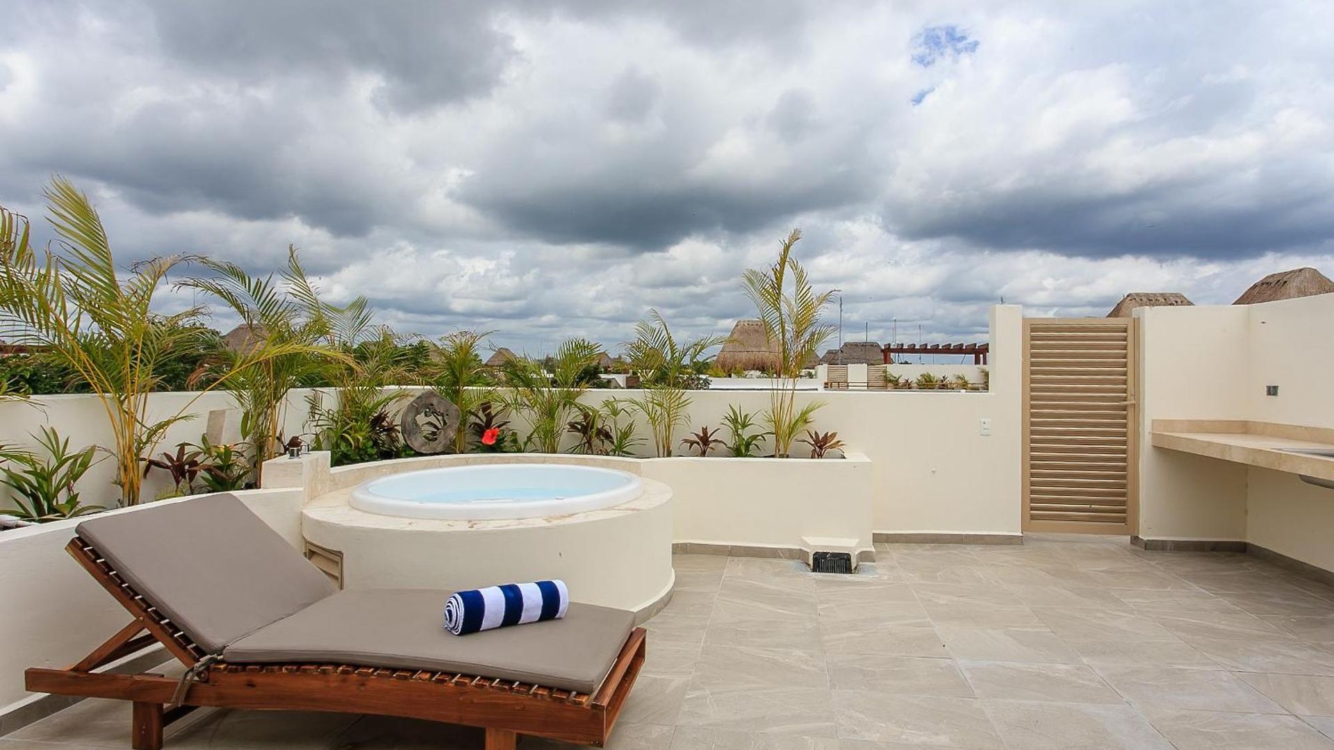Penthouse Private Rooftop Terrace With Jacuzzi *