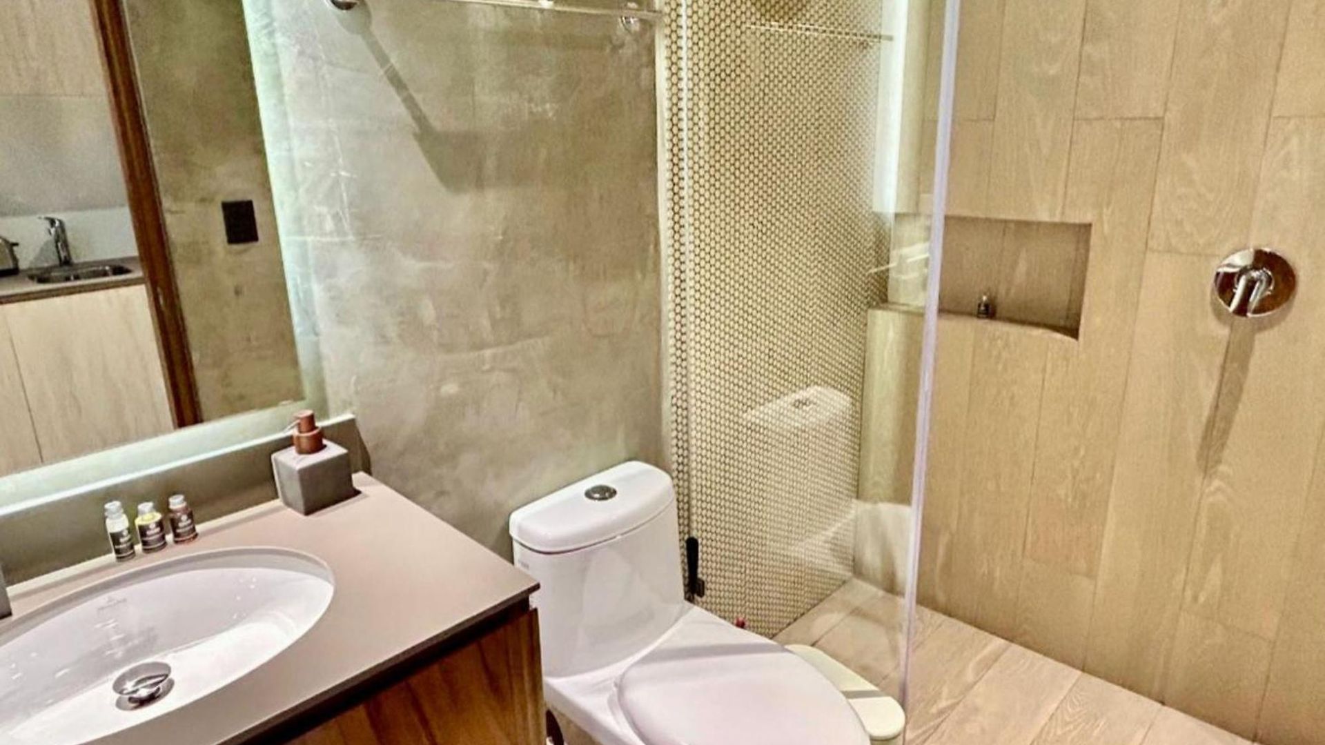 Tuk Apartment *