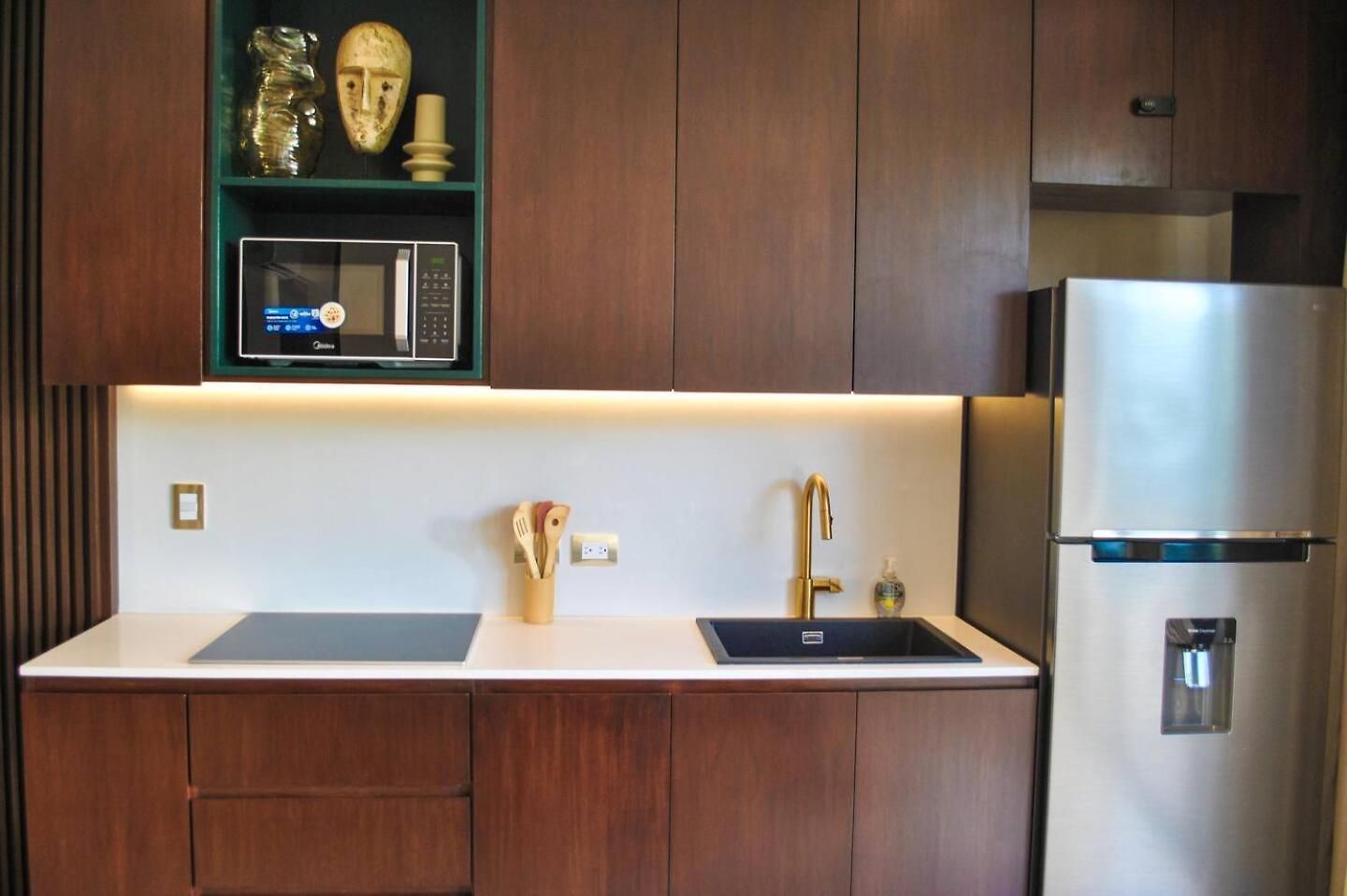 Upscale Perfect Location Apartment *
